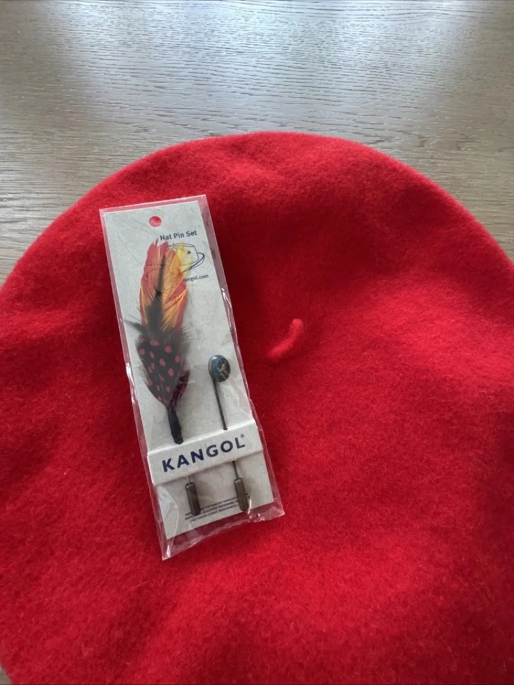 Red Kangol Modelaine Wool Beret with RARE Hat Pin Set Feather Stick Pin Women's